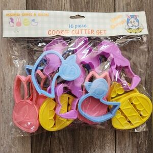 Vintage 16 Piece Multicolor Easter Cookie Cutter Set